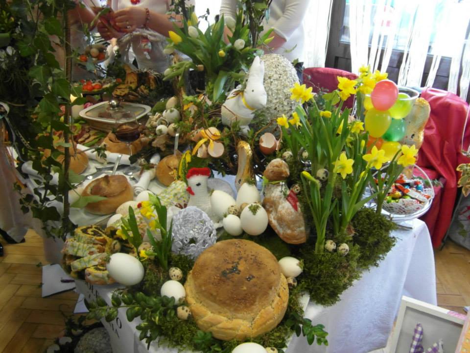 - stol_wielkanocny_solectwa_zawonia__2_.jpg